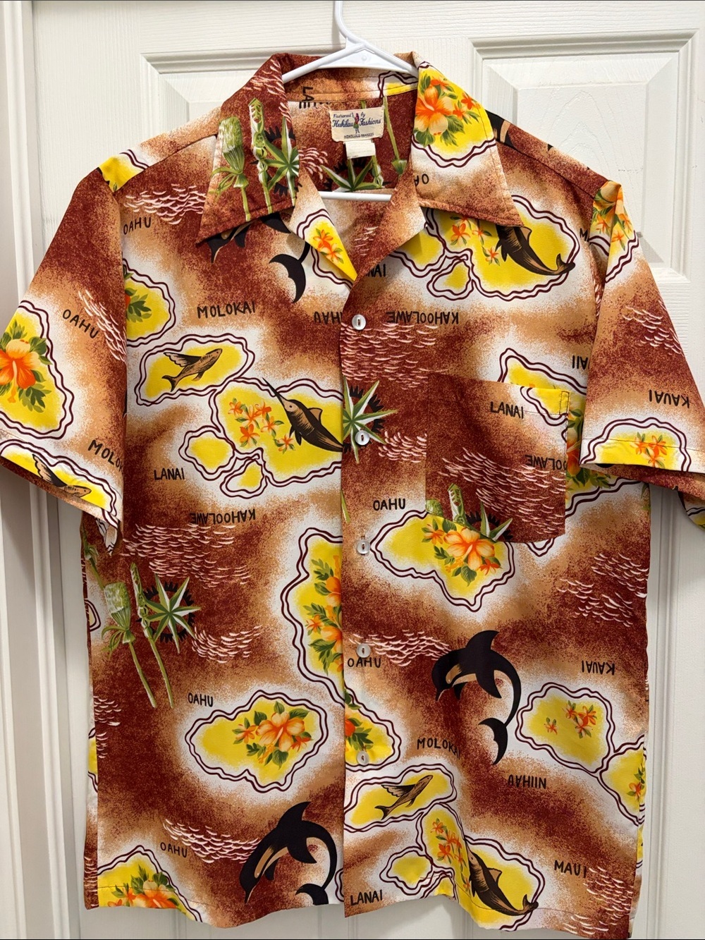 Vintage 70s Hawaiian Island Print Short-Sleeve Shirt